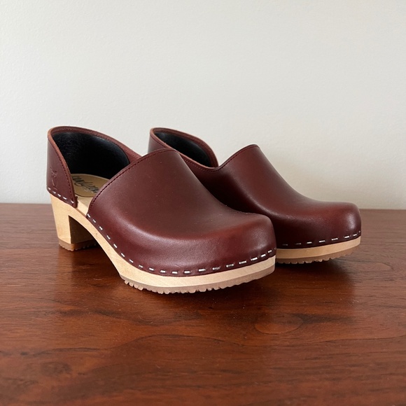 Sangrens Brett Low Closed Back Clogs- New - Picture 1 of 4